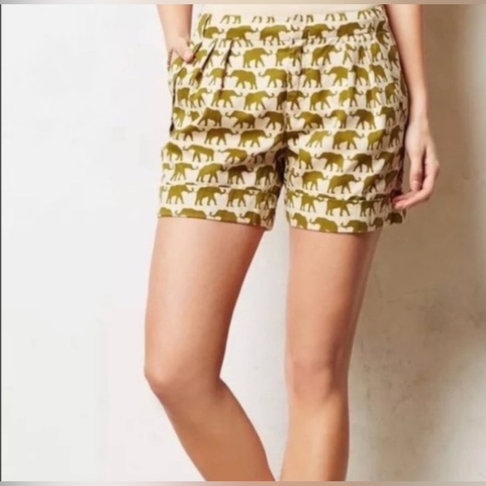 Cartonnier Tan Cargo Shorts with Relaxed Fit